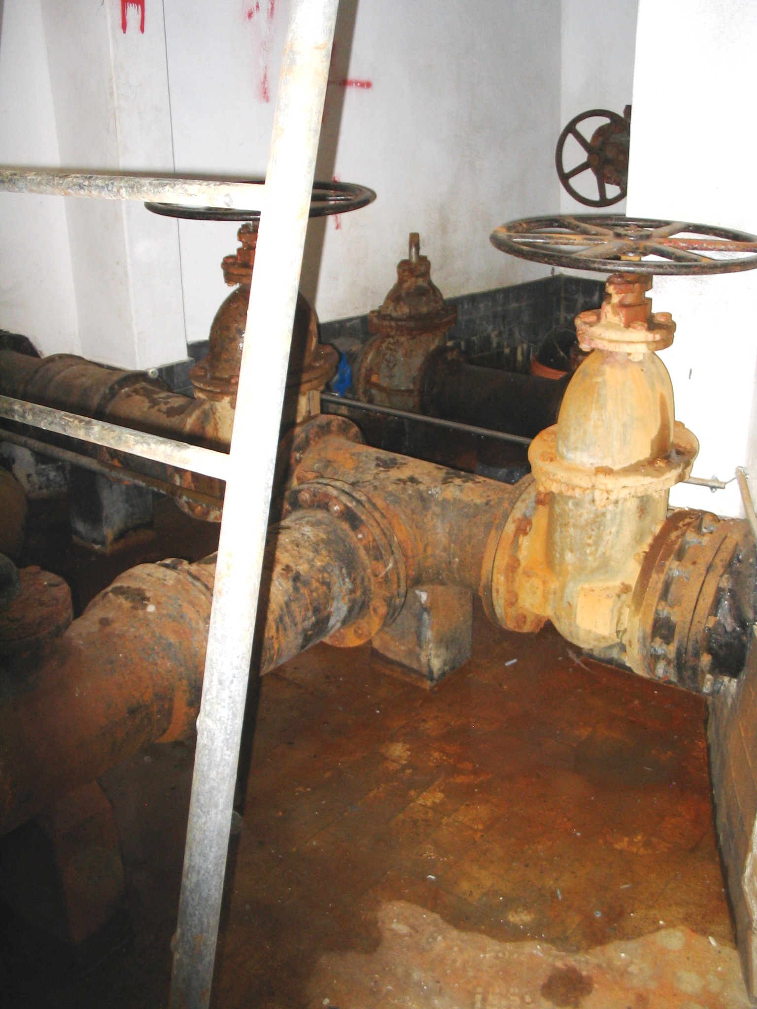 Réservoir de Parollaz à Chamoson avant assainissement