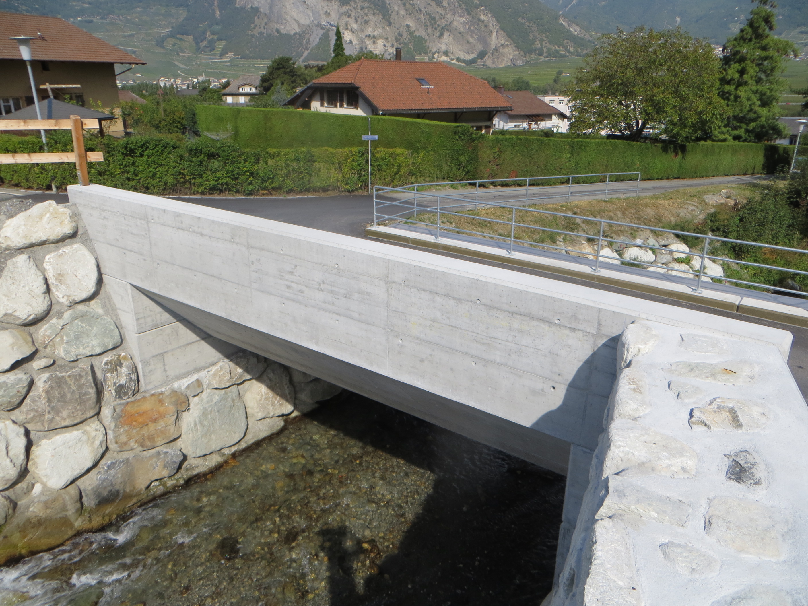 Pont caréné pour écoulement de crue de la Fare avec mise en pression