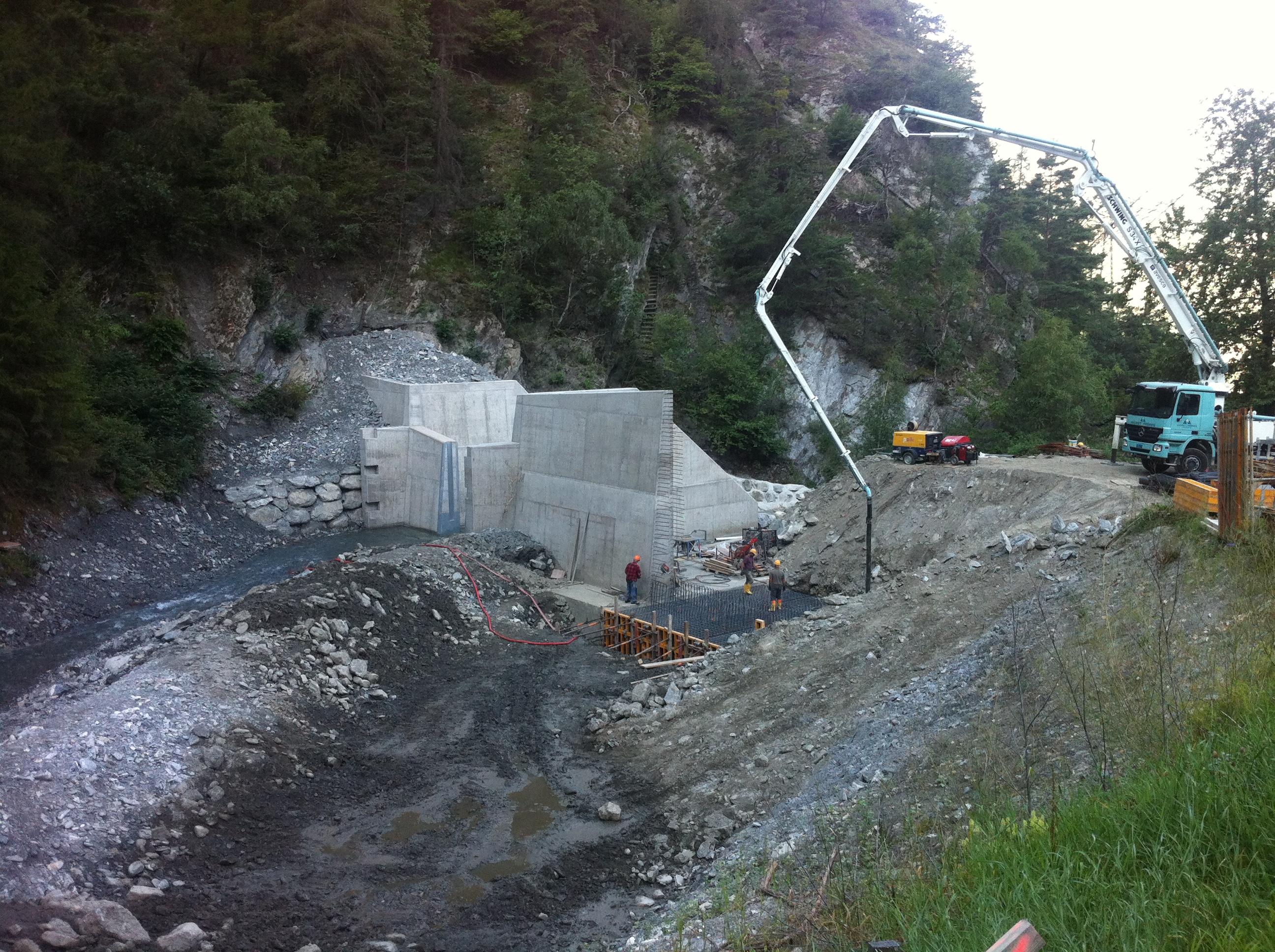 Barrage filtrant pour la protection contre les crues de la Fare